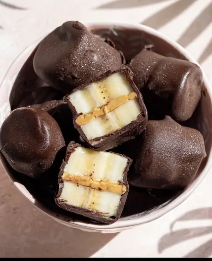Banana - Peanutbutter - Chocolate Sandwich