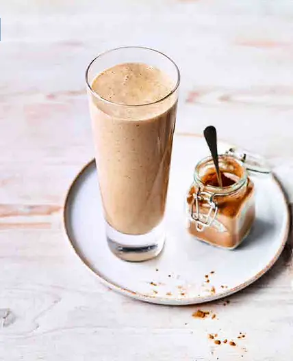 Banana, date and cinnamon smoothie