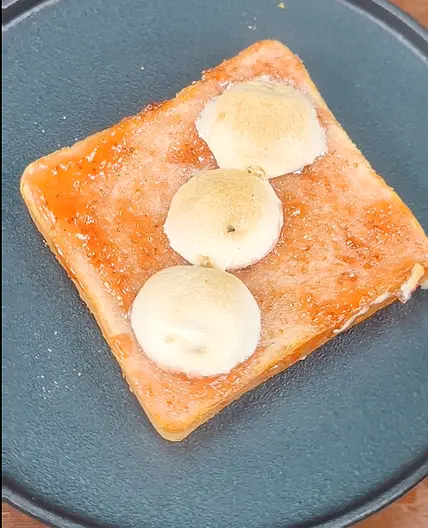 Marshmallow jam bread