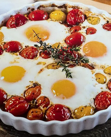 Tomates cherry aliñados con queso feta