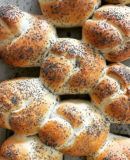 Easy Soft Poppy Seed Knot Rolls