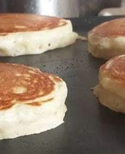 THE BEST HOMEMADE PANCAKES