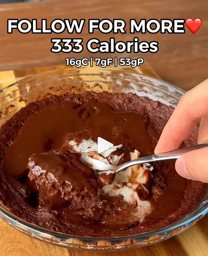 QUICK & EASY CHOCOLATE LAVA CAKE 🍫 High Protein & Low Calorie💪🏼S
