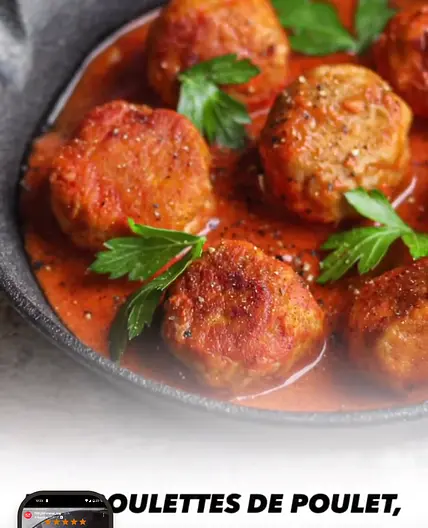 Boulettes de poulet, sauce coco-tomates et riz