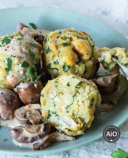 Semmelknödel mit italienischer Pilzrahmsoße (Thermomix)