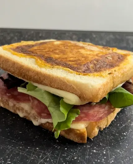Käsiges Omelette Toast Sandwich