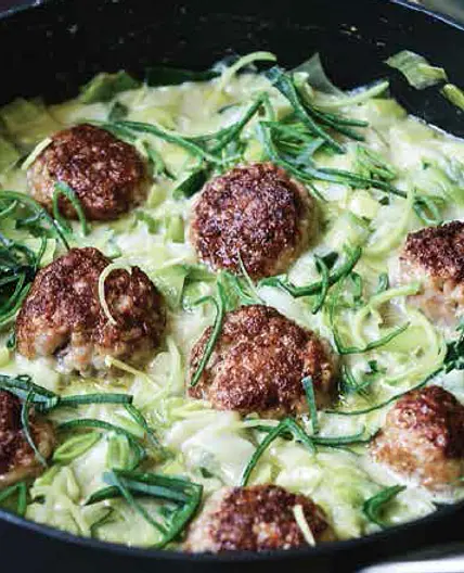 Gehaktballetjes van kip met prei en curry