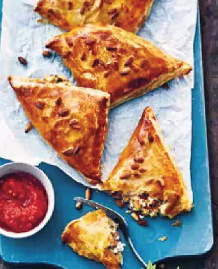 Blätterteigtaschen mit Gemüse und Ziegenkäse