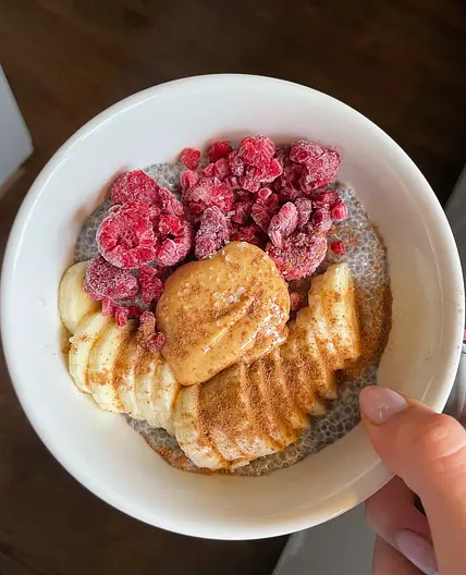 Raspberry chia pudding