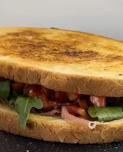 Riesiges Prosciutto Bruschetta Sandwich