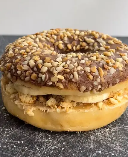 Erdnubutter Schokoladen Donut Sandwich
