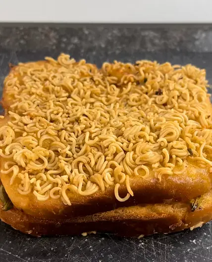 Instant Nudeln Garnelen Sandwich