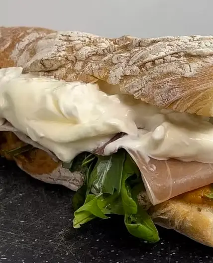 Saftiges Burrata Grillgemüse Sandwich
