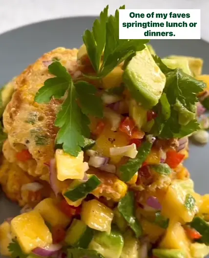 Wholesomebysarah: corn & red capsicum fritters with mango salsa