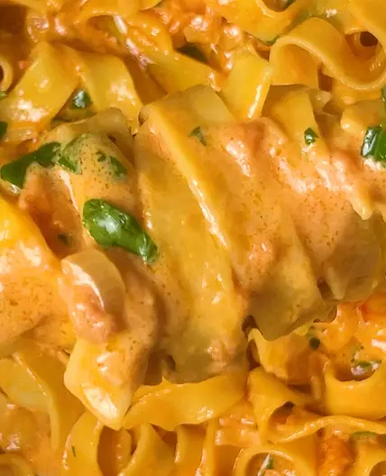 Creamy Scampi and Tomato Pasta 🦐