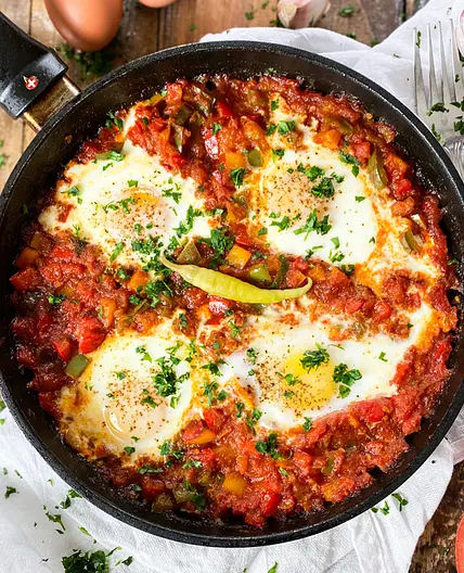 Eggs in Basque sauce