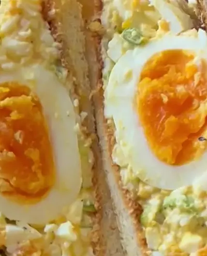 Easy Spicy Egg Sando