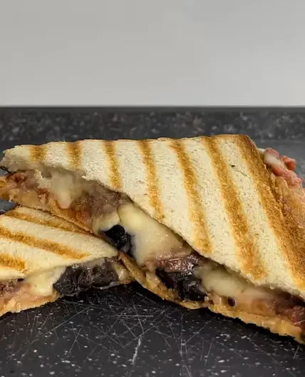 Pizza Napoli Sandwich