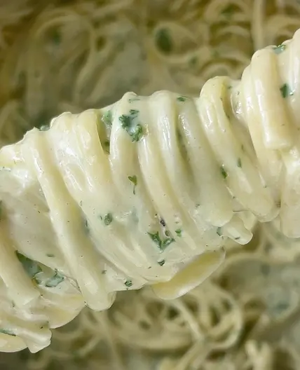 Creamy Alfredo Linguine