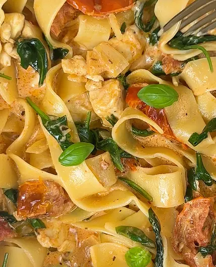 Creamy Chicken & Tomato Pappardelle