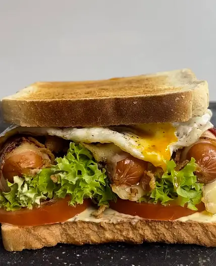 Ummanteltes Würstchen Sandwich