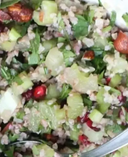 Sellerysalade met roquefort en pecannoten