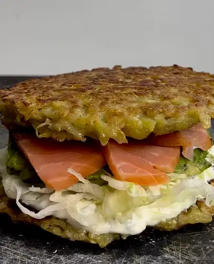 Kartoffelpuffer-Lachs Burger