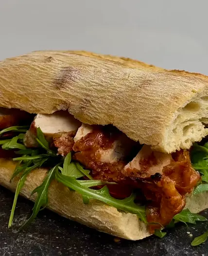 Hähnchen Mozzarella Sandwich