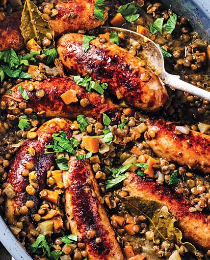Braised sausages and lentils