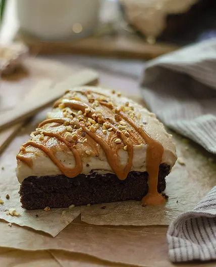 Brownie con mantequilla de almendras ⭐