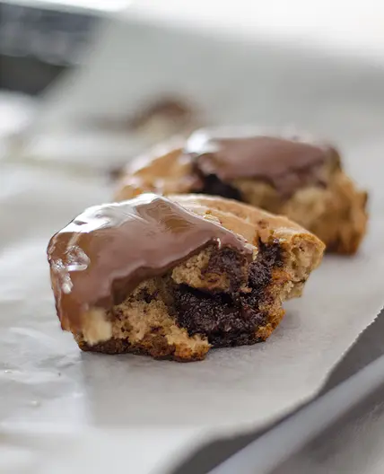 Pastelillos de banano con chips de chocolate
