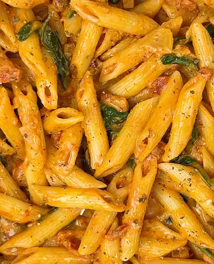 Creamy Tomato & Spinach Pasta ❤️