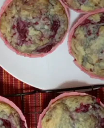 Vegan raspberry muffins