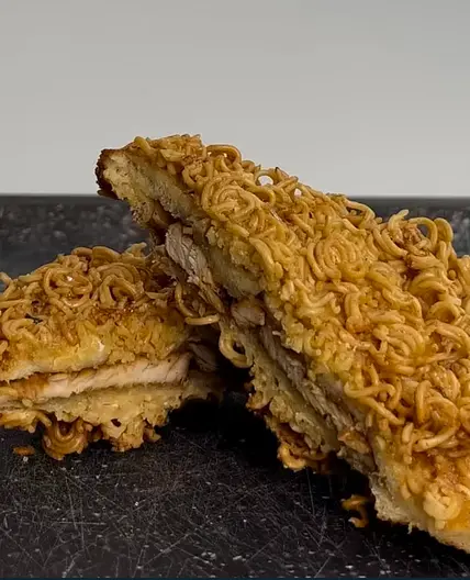 Hähnchen Instant Nudeln Sandwich