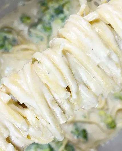 Broccoli Linguine Alfredo 🤤