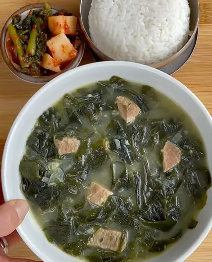 𝗦𝗲𝗮𝘄𝗲𝗲𝗱 & 𝗕𝗲𝗲𝗳 𝗦𝗼𝘂𝗽 (𝗠𝗶𝘆𝘂𝗸 𝗚𝘂𝗸) | 미역국⁣ 🌿