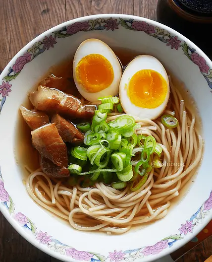 Shoyu Ramen (醤油ラーメン)