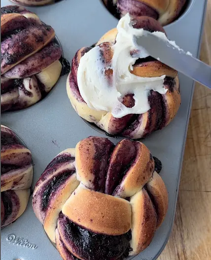 blueberry “cinnamon roll” muffin