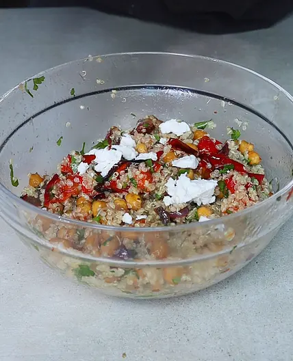 Roasted Pepper Quinoa Salad 🔥