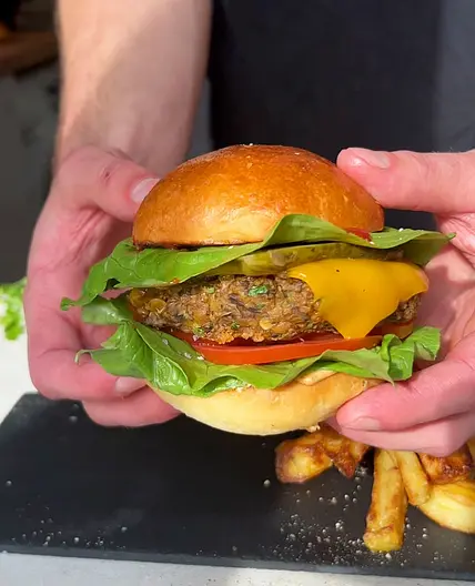 Amazing Lentil Burgers 🍔🌱 no need to be vegan to make these!