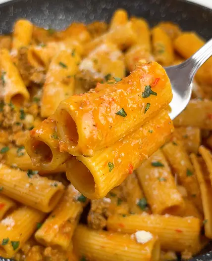 Pasta With Vegetable Sauce and Ground Beef