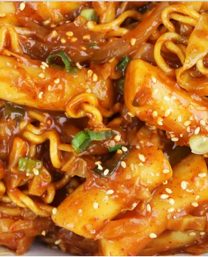 Tteokbokki (Spicy Korean Rice Cakes)