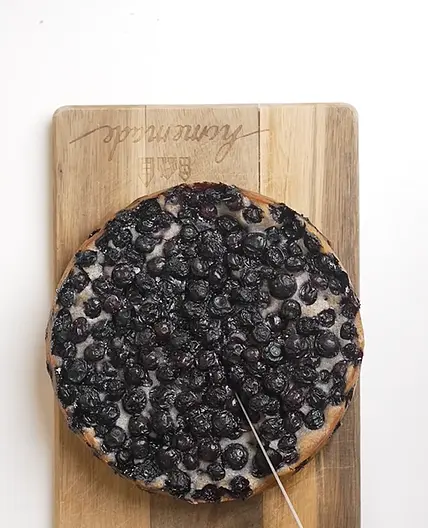 THE EASIEST BLUEBERRY CAKE EVER