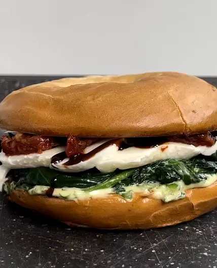 Mozzarella Spinat Bagel