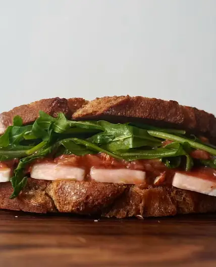 Rhabarber Ziegenkäse Sandwich