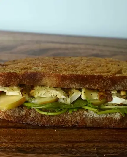 Brie gegrilltes Käsesandwich