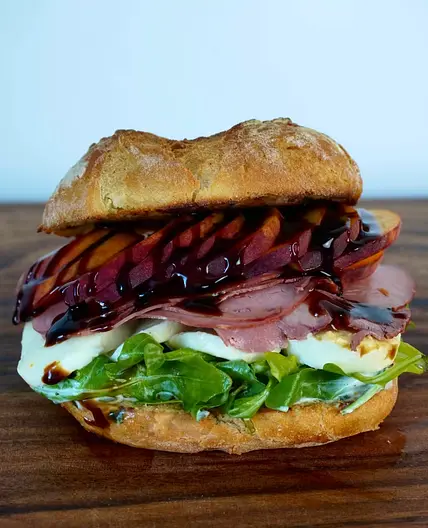 Pastrami Pfirsich Sandwich