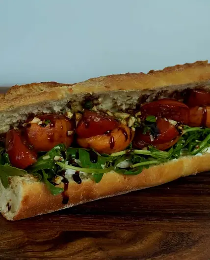 Aprikosen Burrata Sandwich