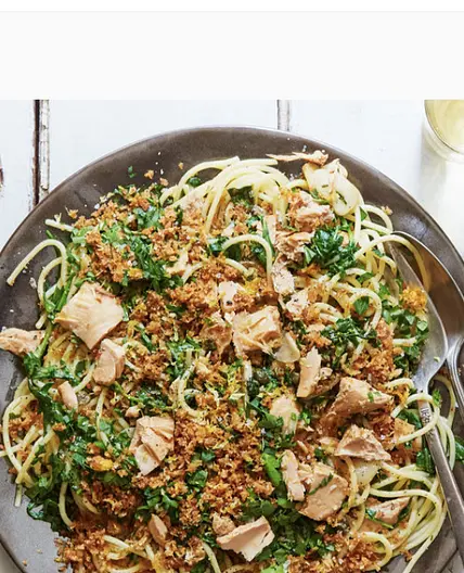 Spaghetti with tuna, capers and breadcrumbs