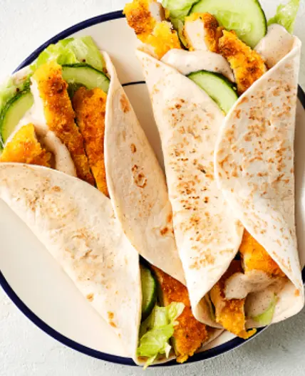 Kipschnitzelwraps met honing-mosterdsaus